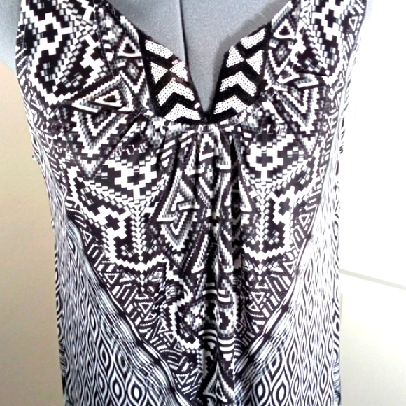 Womens Sz Med Blk & White Aztec style with sequins - Picture 3 of 9